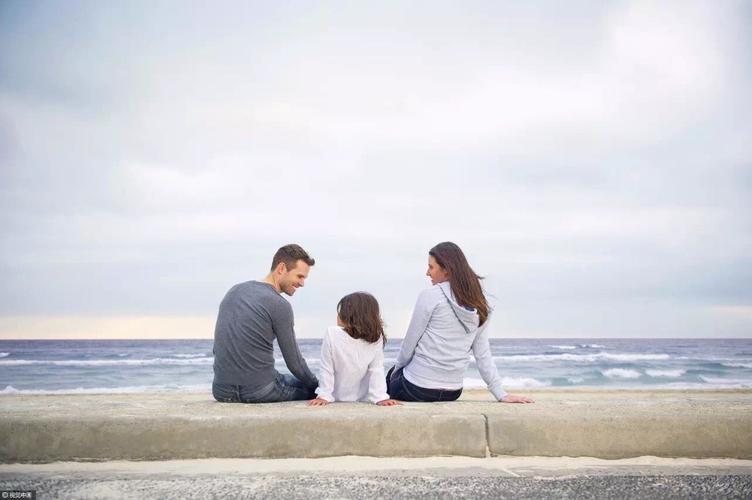 走出手机迷雾,探索更精彩的世界:家长应引导高中生