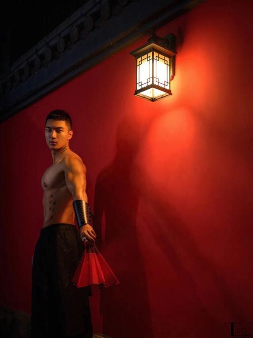 四十男人如何提升魅力？掌握这四点就够了