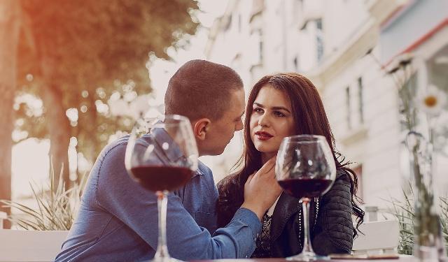 如何挽救因出轨被发现而破裂的婚姻关系