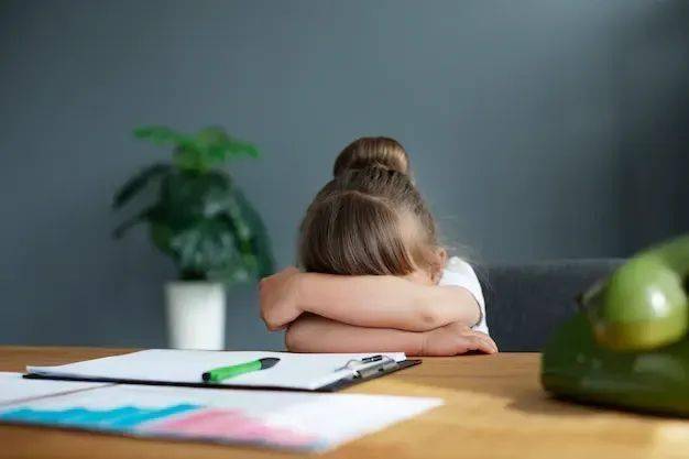 自制力培养有方，正确教育是金点子：打造成功青少年的必备指南
