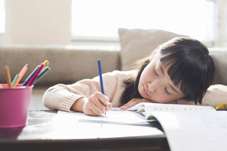 做孩子领路人，自制力塑造为未来铺路：助力孩子迈向成功的关键